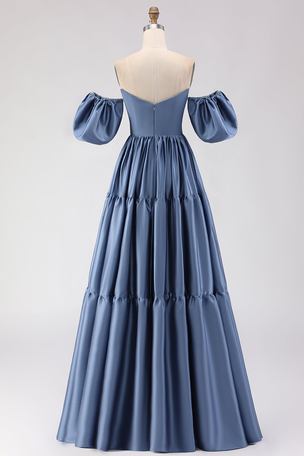 Vestido de noche largo de satén azul acero con escote barco, corte A y mangas desmontables