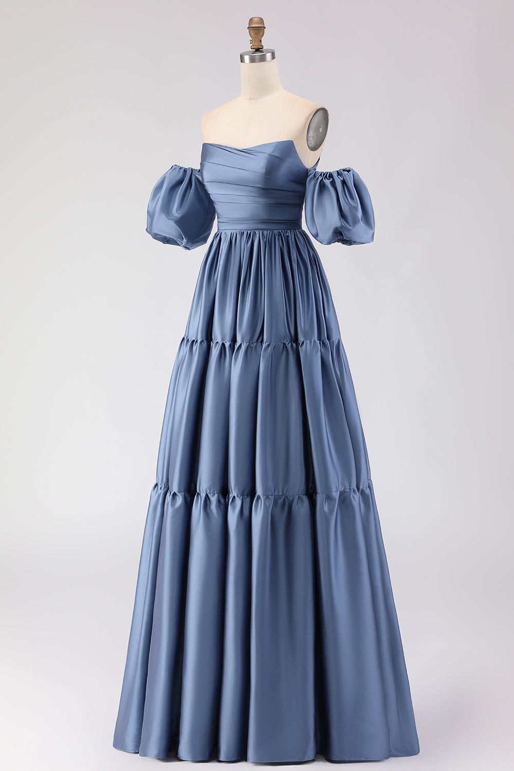 Vestido de noche largo de satén azul acero con escote barco, corte A y mangas desmontables