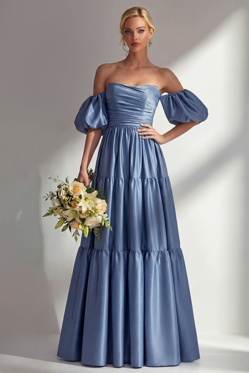 Vestido de noche largo de satén azul acero con escote barco, corte A y mangas desmontables