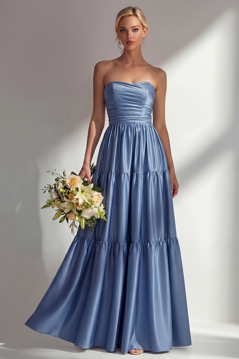 Vestido de noche largo de satén azul acero con escote barco, corte A y mangas desmontables