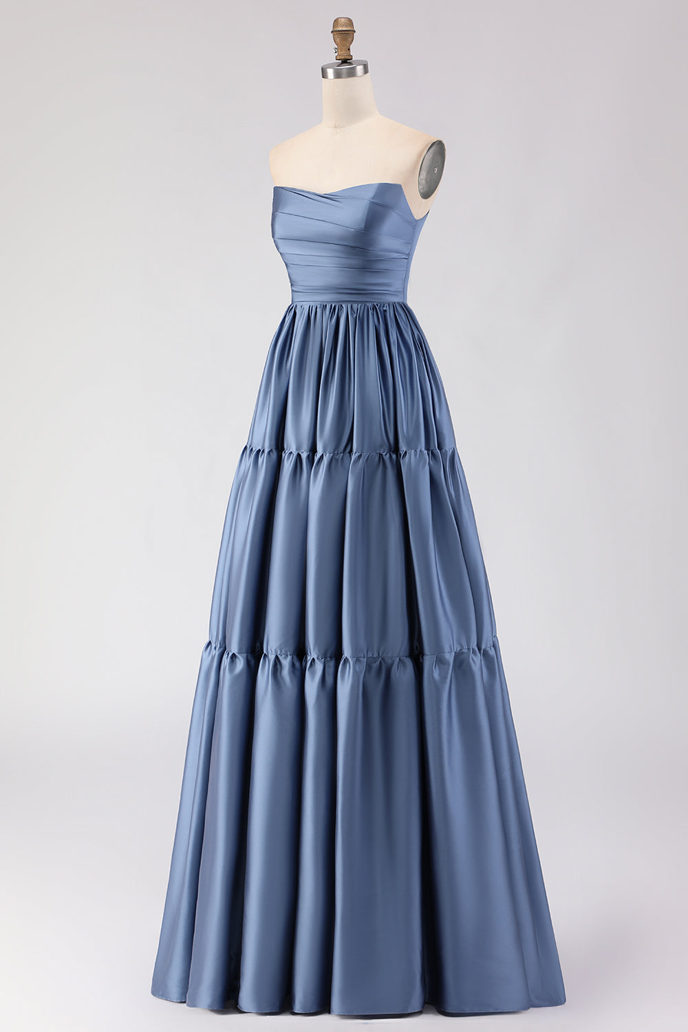 Vestido de noche largo de satén azul acero con escote barco, corte A y mangas desmontables