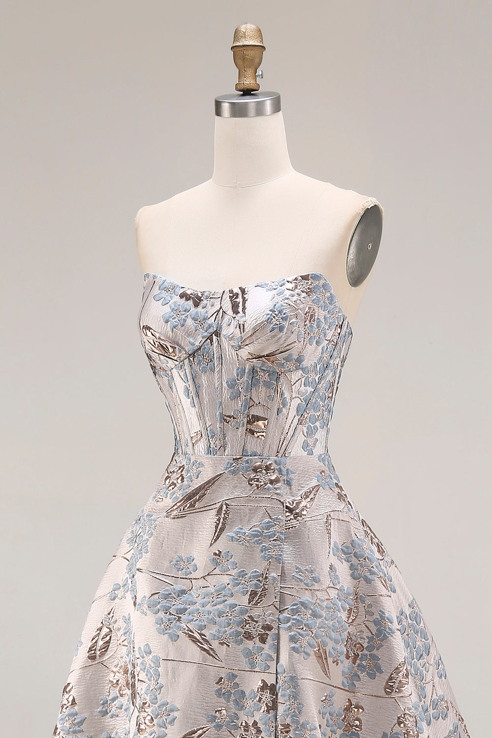 Robe de bal longue en jacquard argenté sans bretelles, coupe A, avec corset et fente