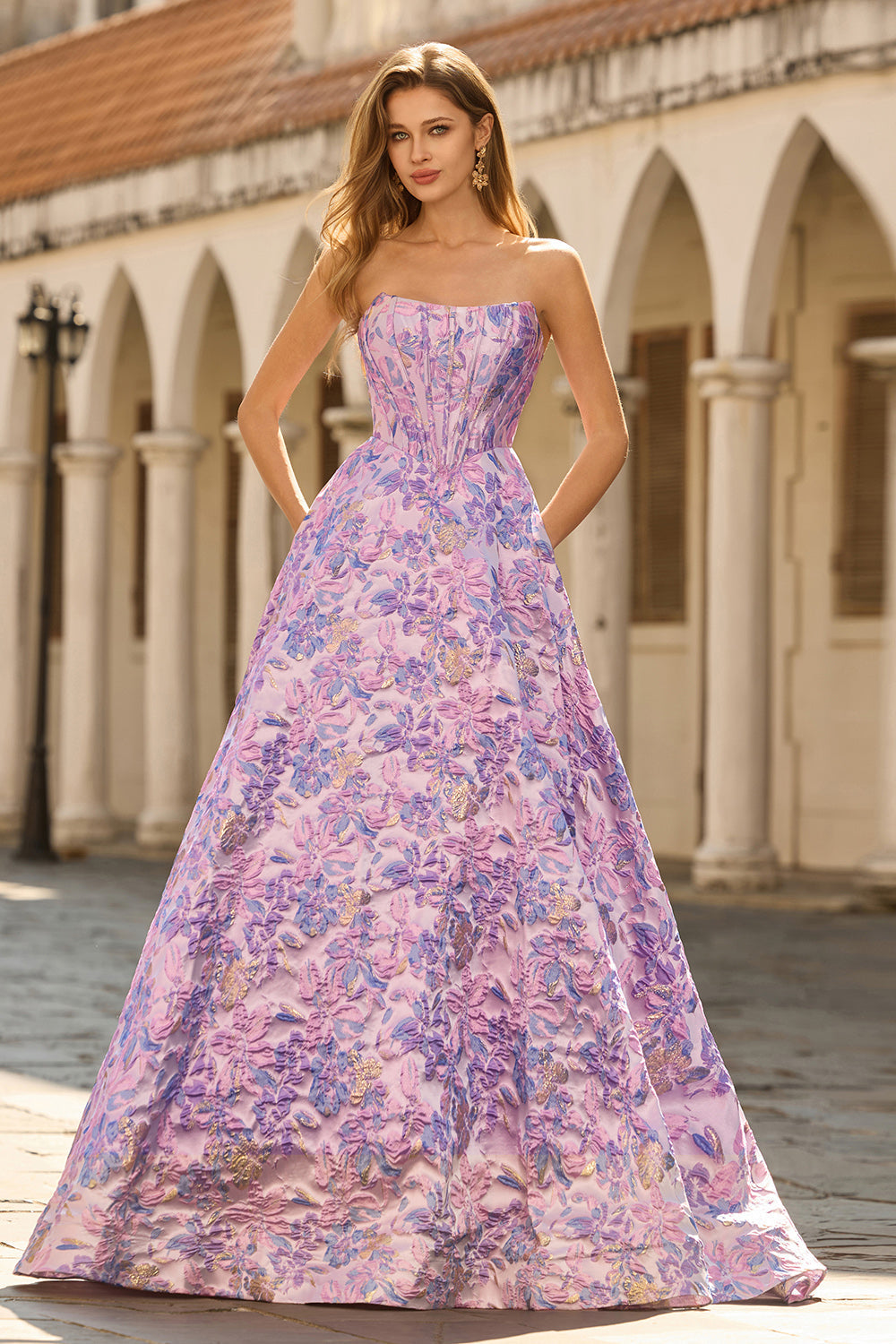 Robe de soirée longue trapèze lilas bustier en jacquard, corset brocart