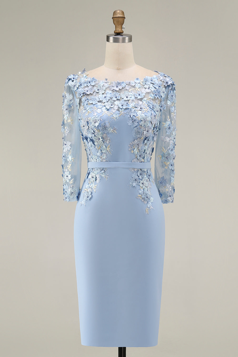 Robe midi fourreau bleu clair avec encolure bateau et appliques, manches 3/4, pour la mère de la mariée