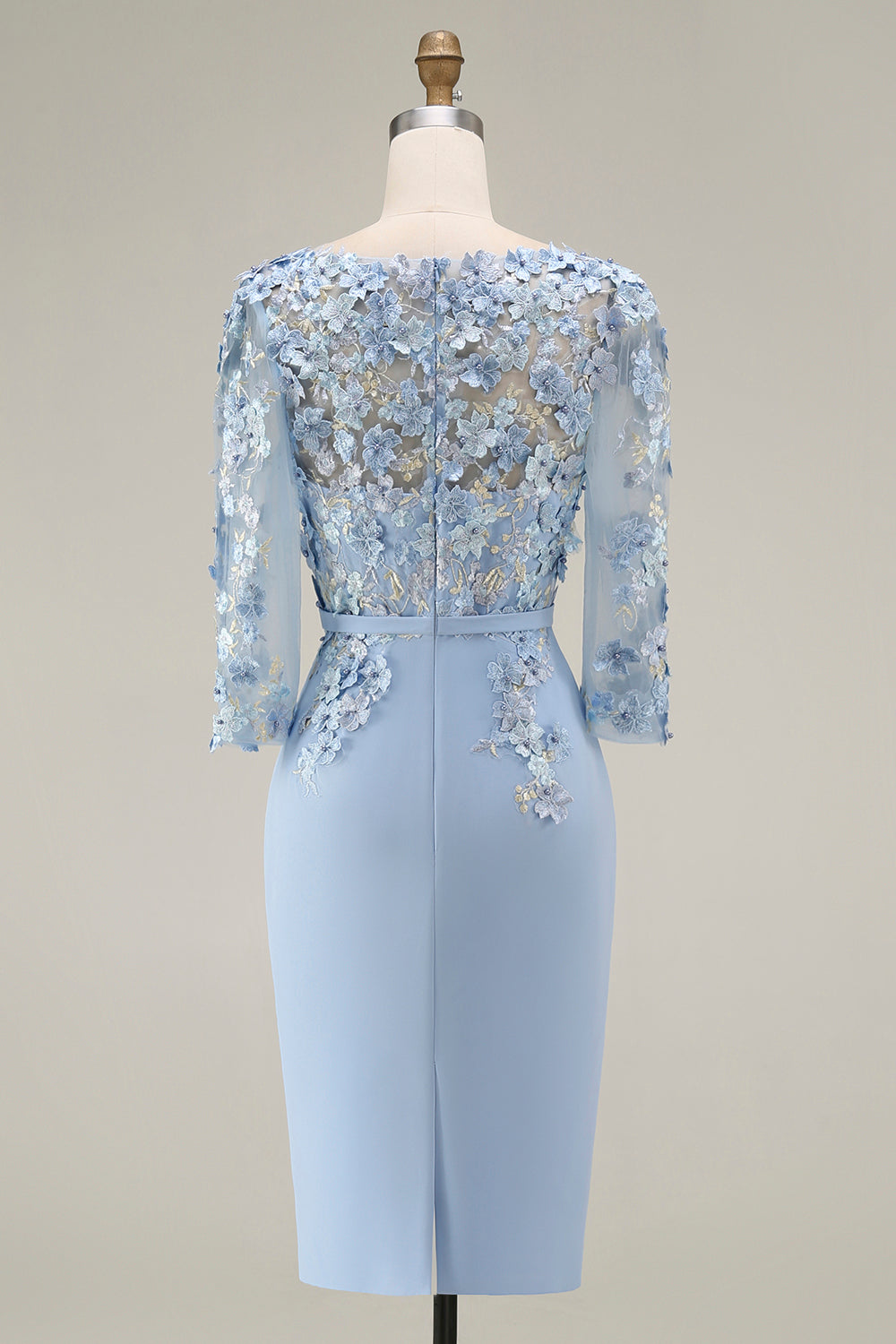 Robe midi fourreau bleu clair avec encolure bateau et appliques, manches 3/4, pour la mère de la mariée