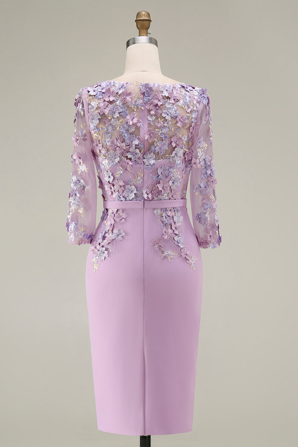 Robe midi fourreau bleu clair avec encolure bateau et appliques, manches 3/4, pour la mère de la mariée