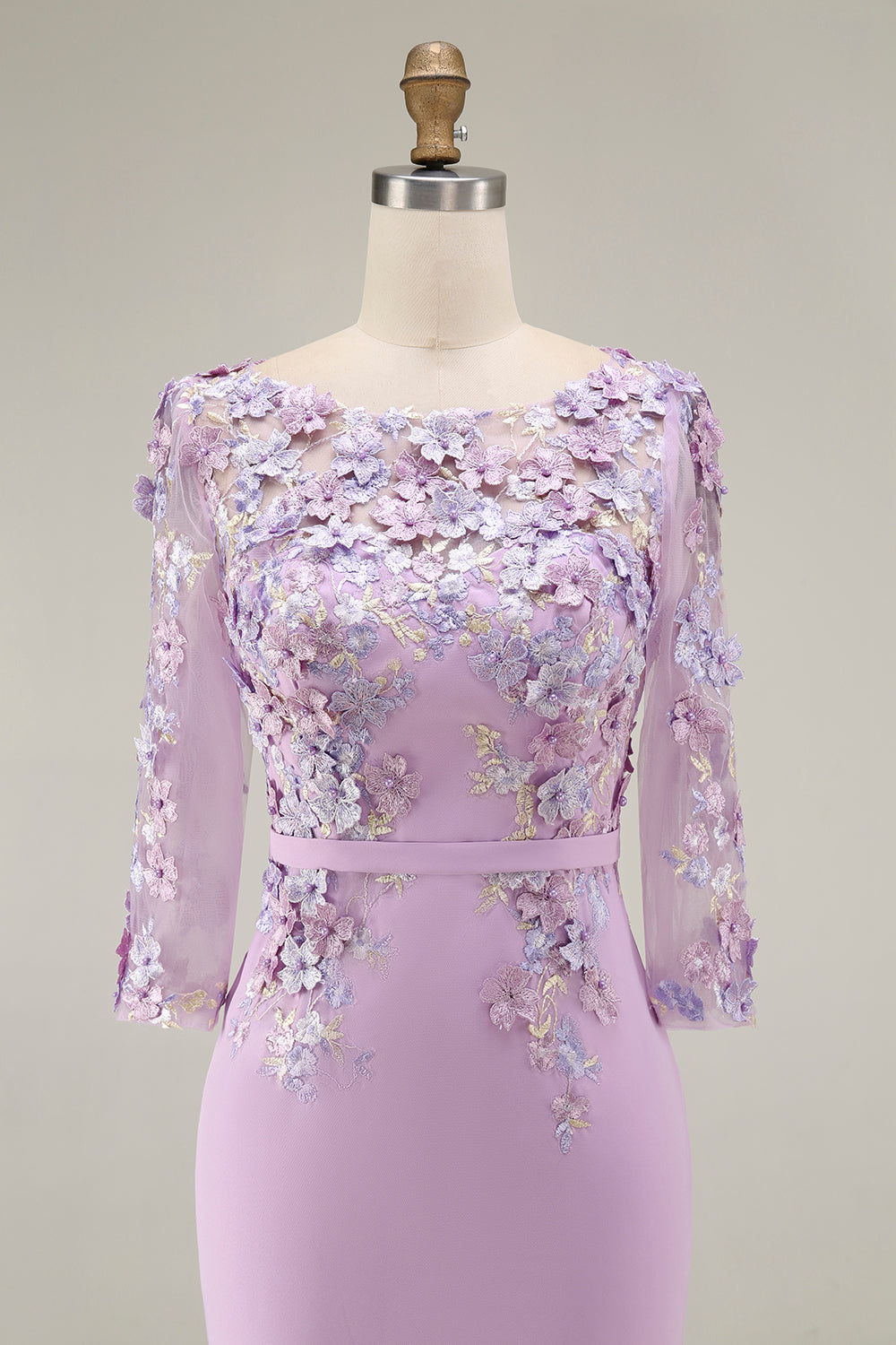 Robe midi fourreau bleu clair avec encolure bateau et appliques, manches 3/4, pour la mère de la mariée
