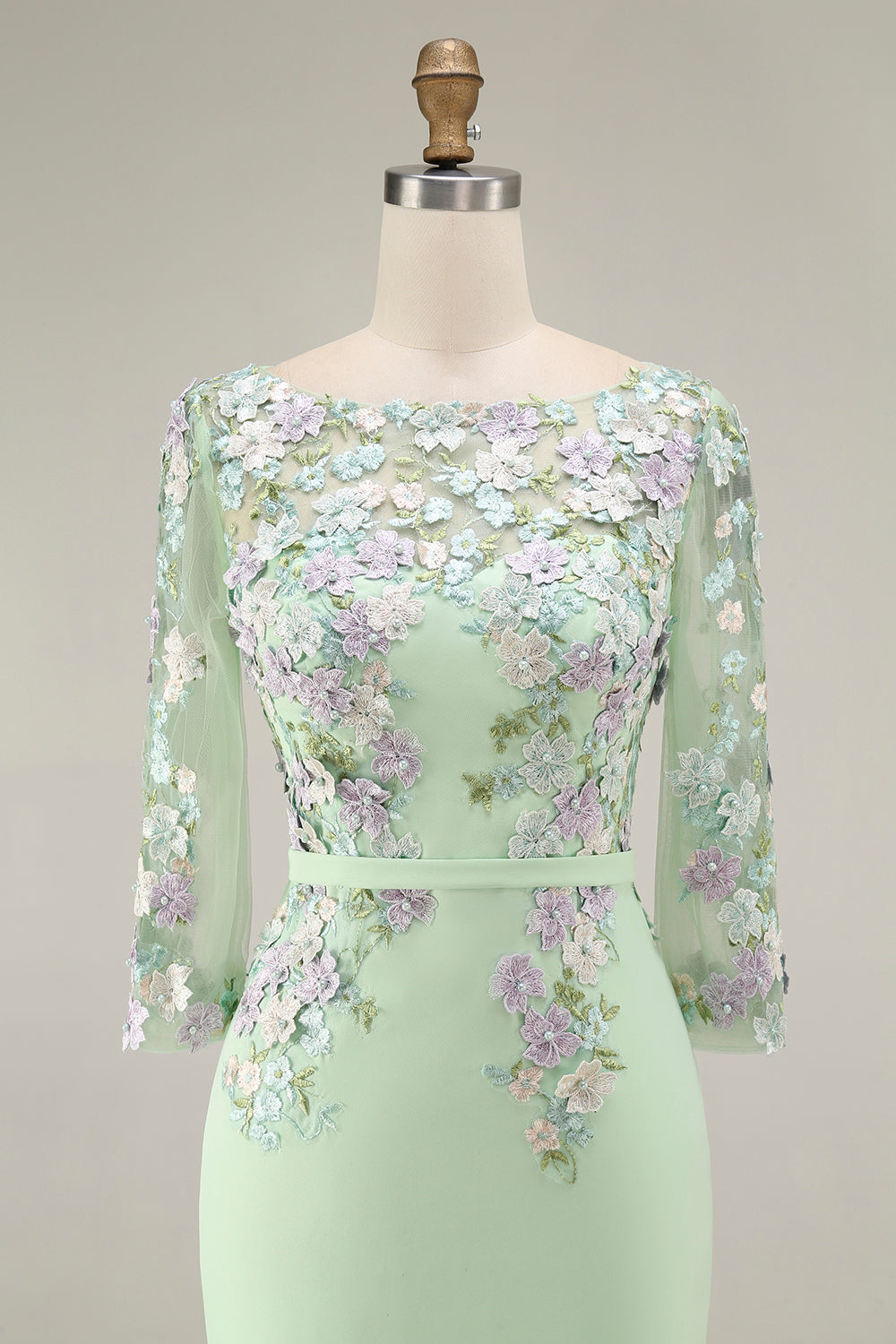 Robe midi fourreau bleu clair avec encolure bateau et appliques, manches 3/4, pour la mère de la mariée