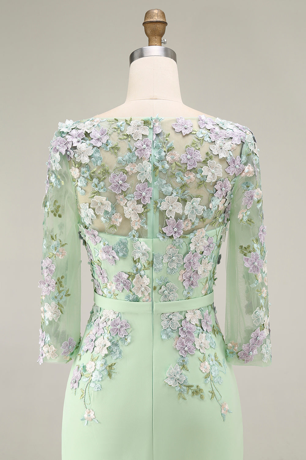 Robe midi fourreau bleu clair avec encolure bateau et appliques, manches 3/4, pour la mère de la mariée