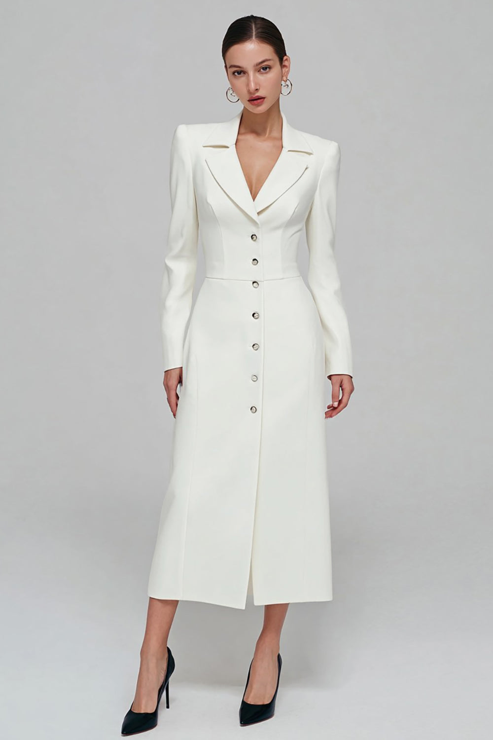 Robe blazer ivoire à boutonnage simple, coupe fourreau, revers crantés