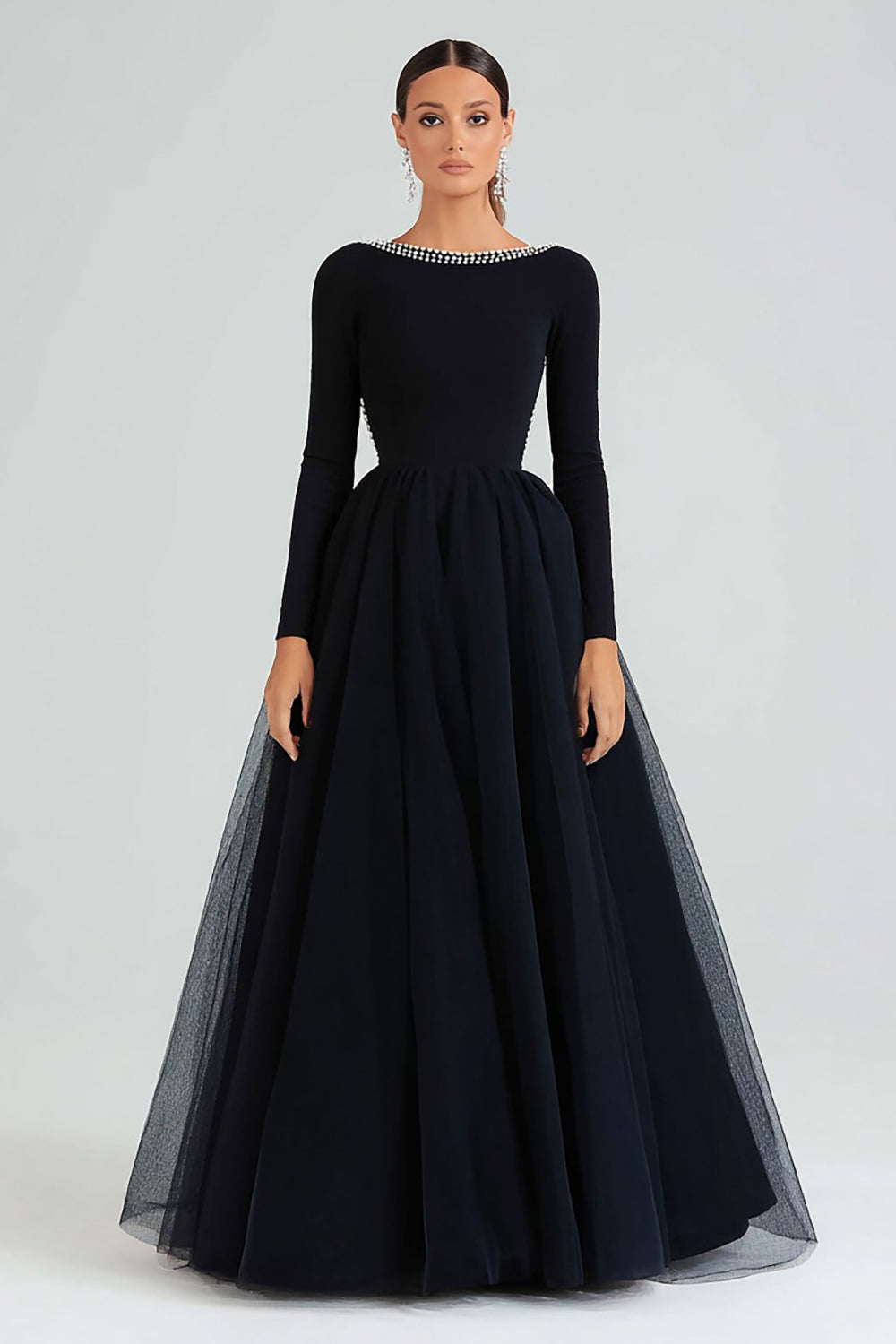 Robe de soirée noire trapèze à col rond perlée à manches longues