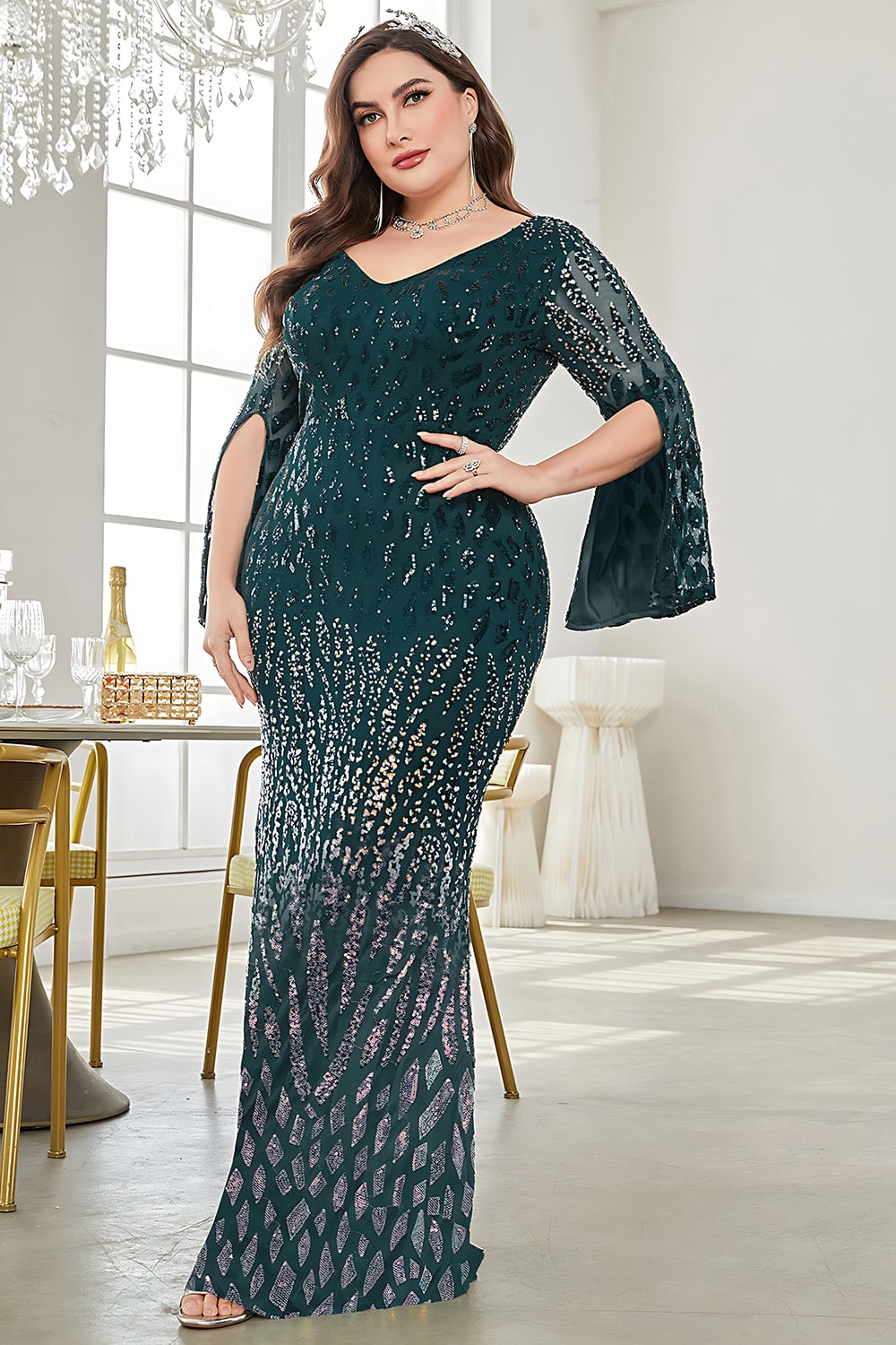 Robe de mère de la mariée grande taille à col en V et sequins noirs