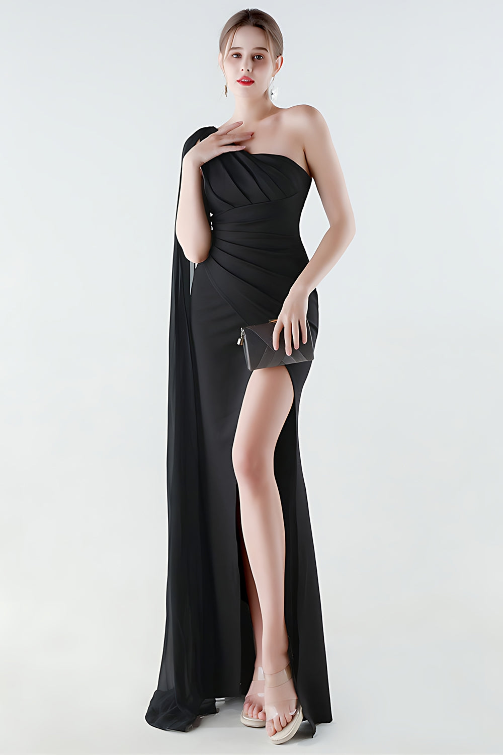 Robe de soirée sirène noire asymétrique avec traîne flottante