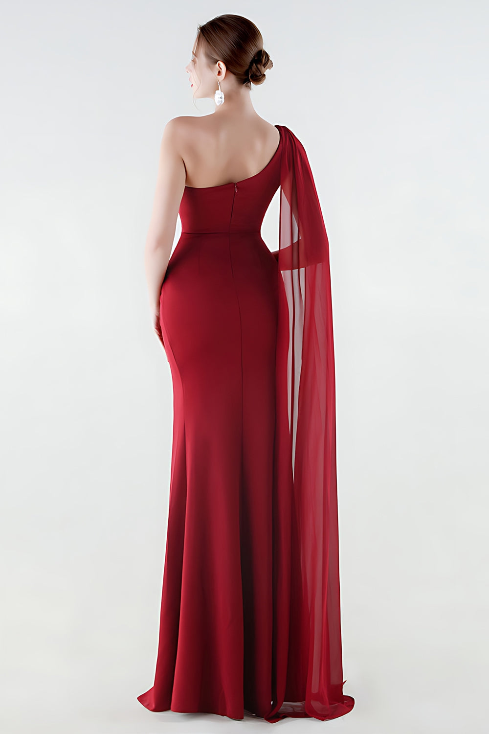 Robe de soirée sirène noire asymétrique avec traîne flottante