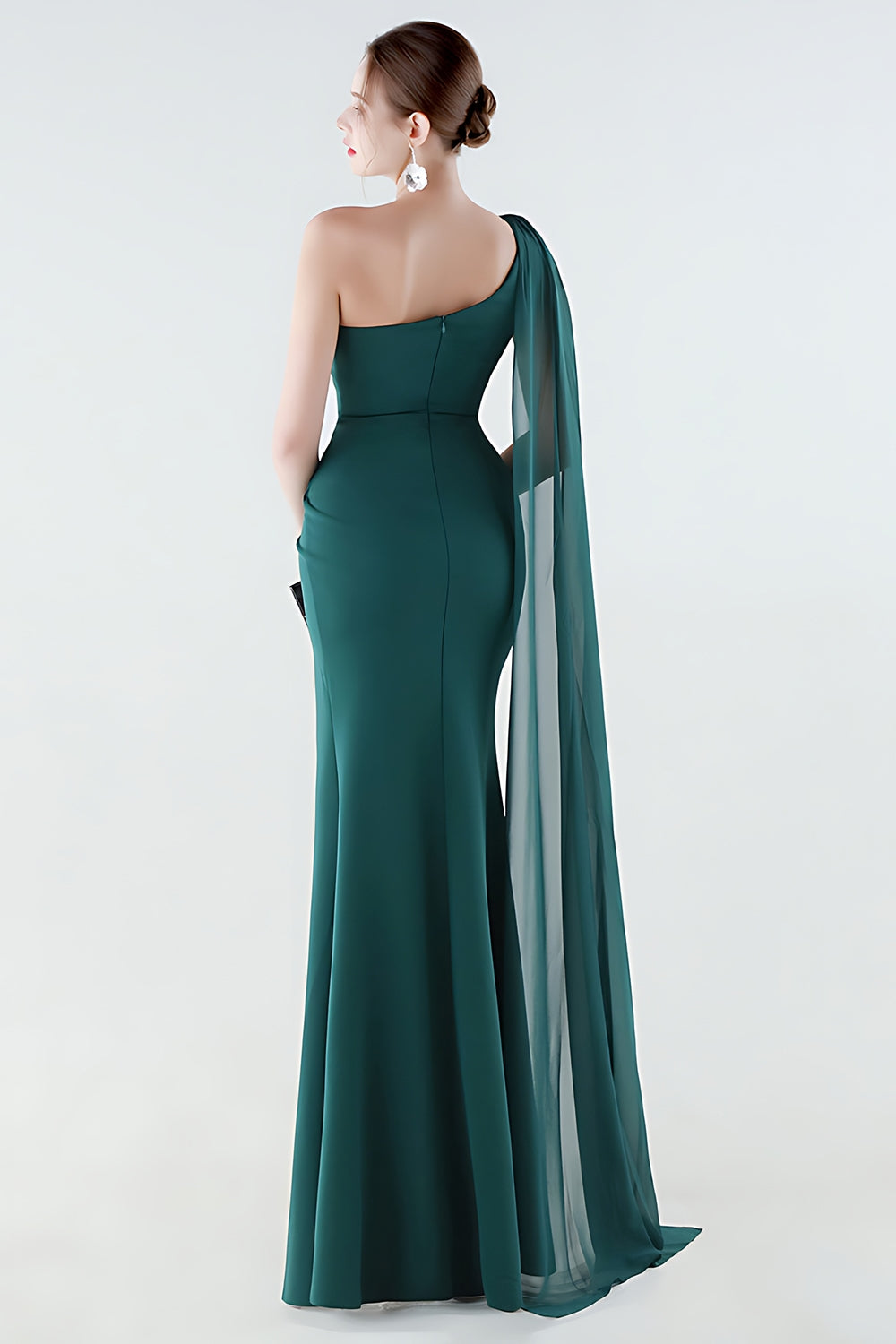 Robe de soirée sirène noire asymétrique avec traîne flottante