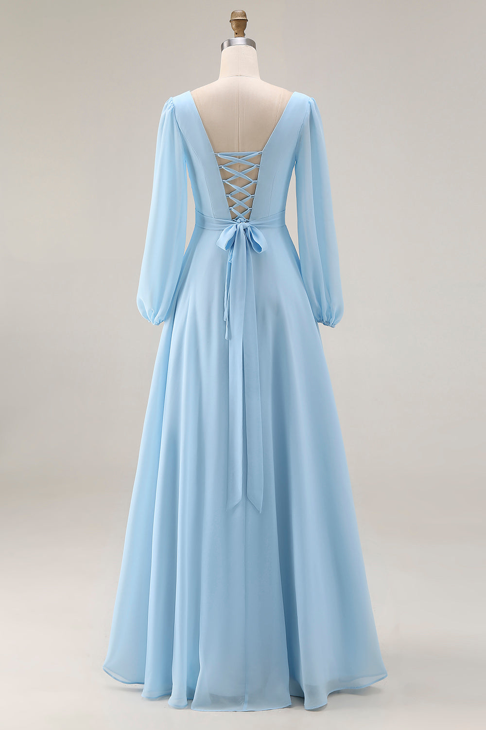 Robe longue bleu ciel de style trapèze en mousseline de soie, avec col en V et fente, idéale pour les invitées de mariage