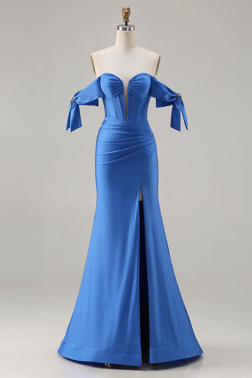 Robe de bal longue en satin bleu roi, coupe sirène, épaules dénudées, corset et fente