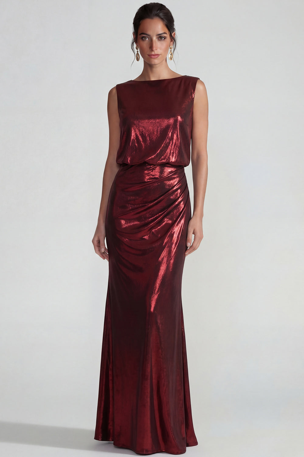 Robe longue de cérémonie fourreau en satin métallisé bordeaux à col bateau