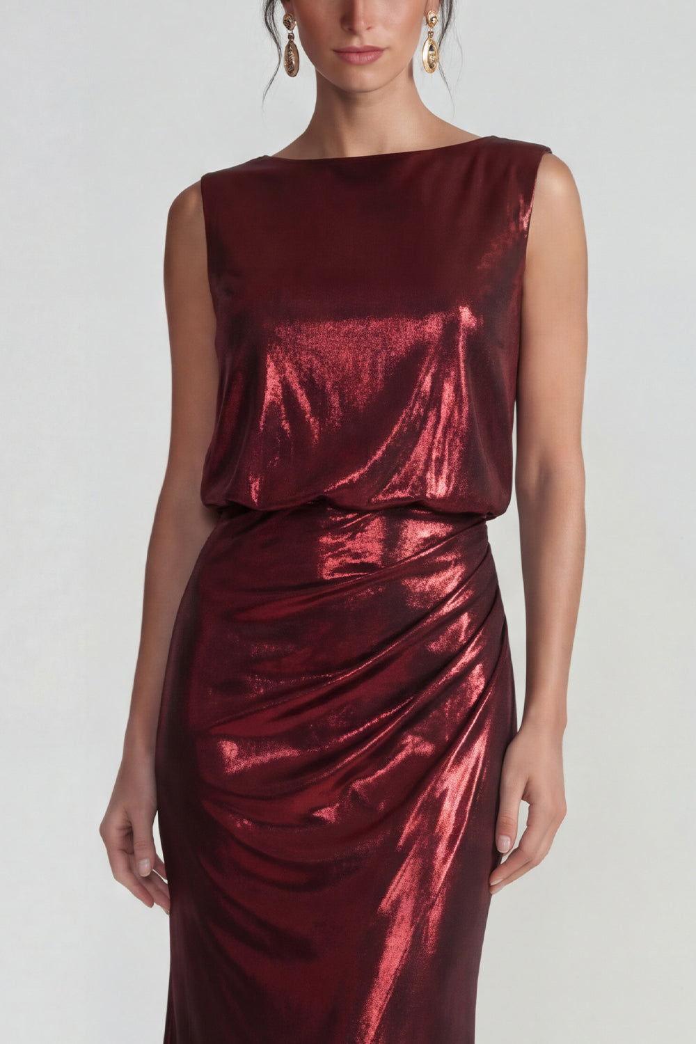 Robe longue de cérémonie fourreau en satin métallisé bordeaux à col bateau