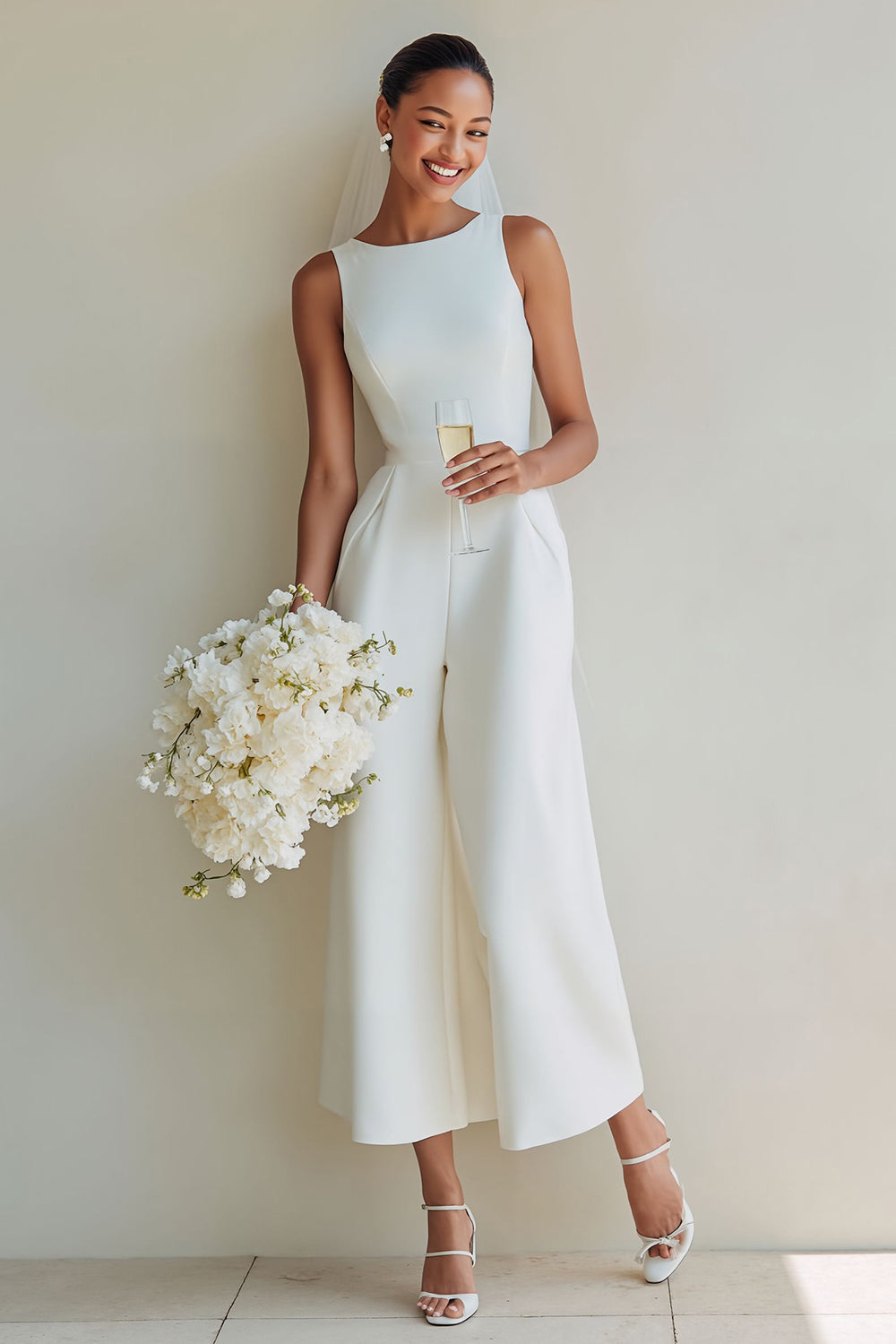 Robes de mariée longues trapèze en satin blanc à col bateau