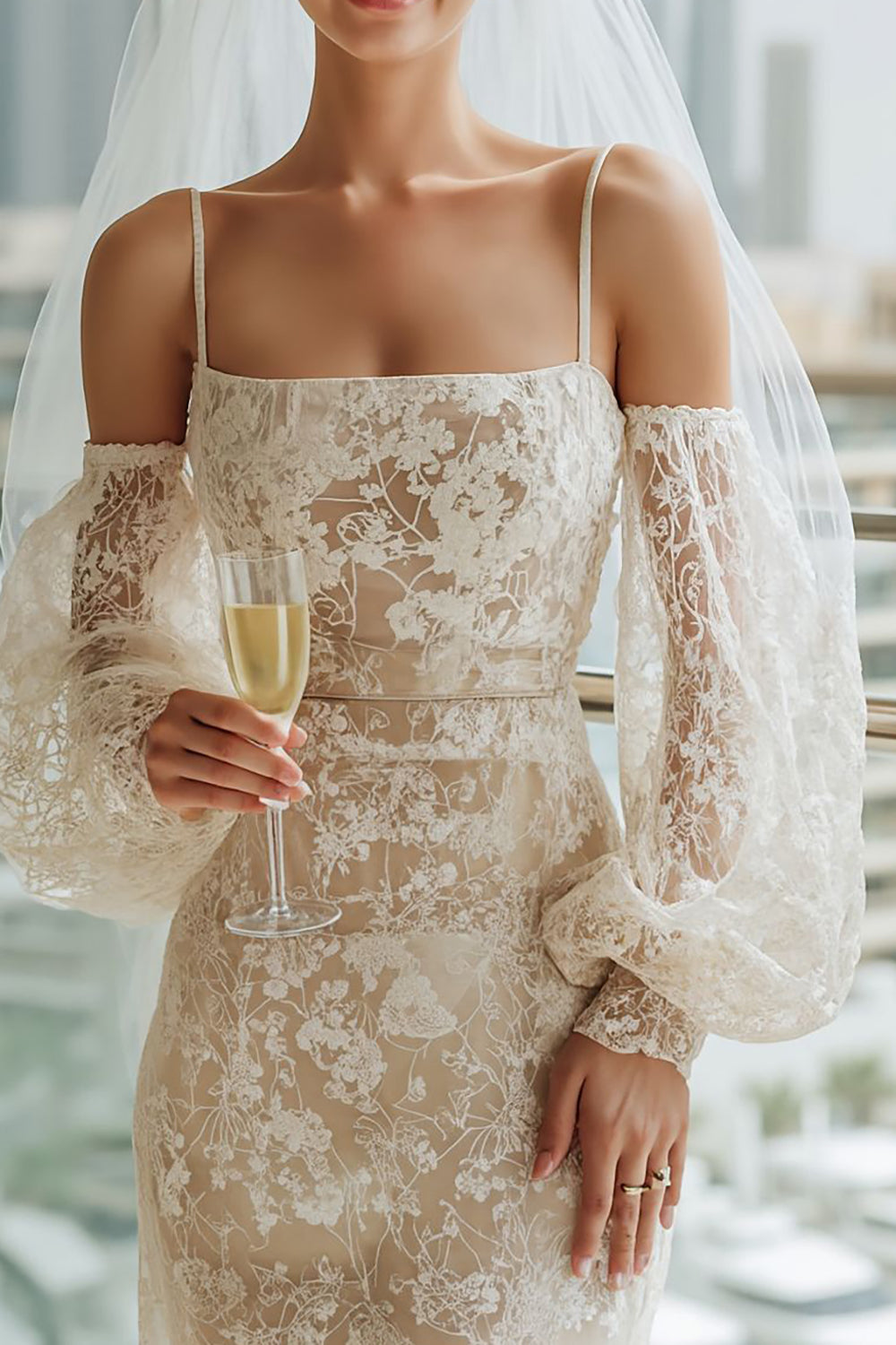 Robe de mariée longue fourreau en dentelle abricot à épaules dénudées avec manches