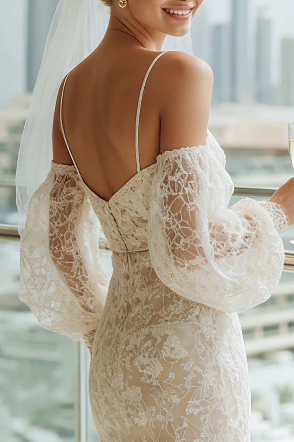 Robe de mariée longue fourreau en dentelle abricot à épaules dénudées avec manches