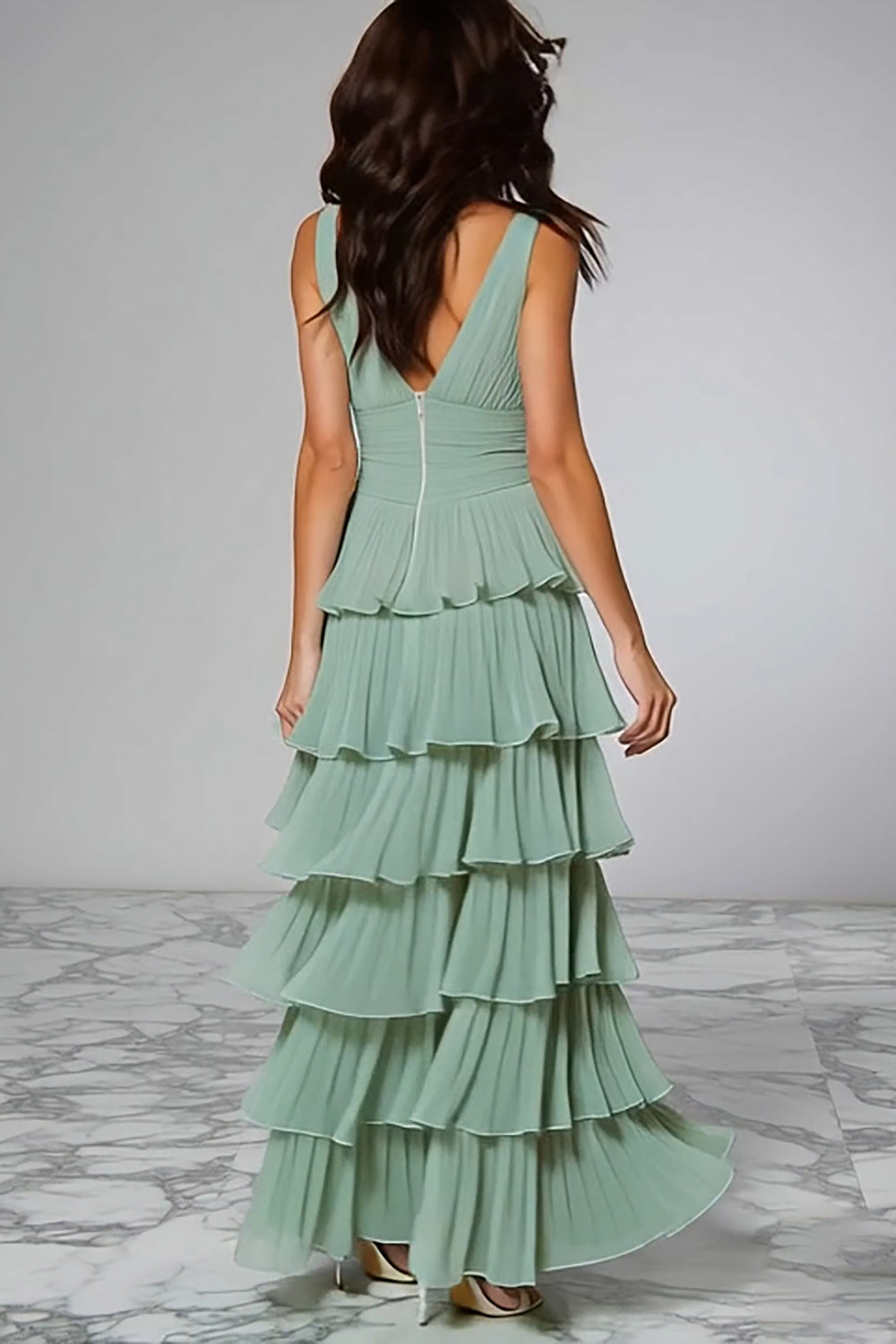 Robe longue de demoiselle d'honneur trapèze en mousseline volantée vert clair