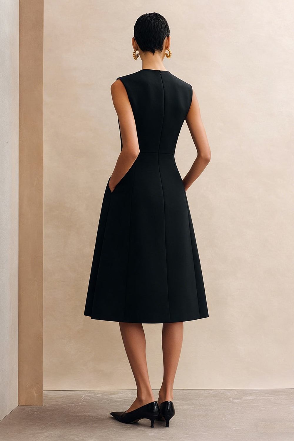Robe de travail mi-longue évasée à col rond avec poches - Noir