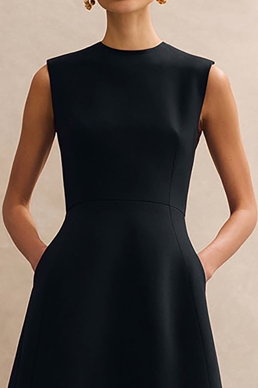 Robe de travail mi-longue évasée à col rond avec poches - Noir