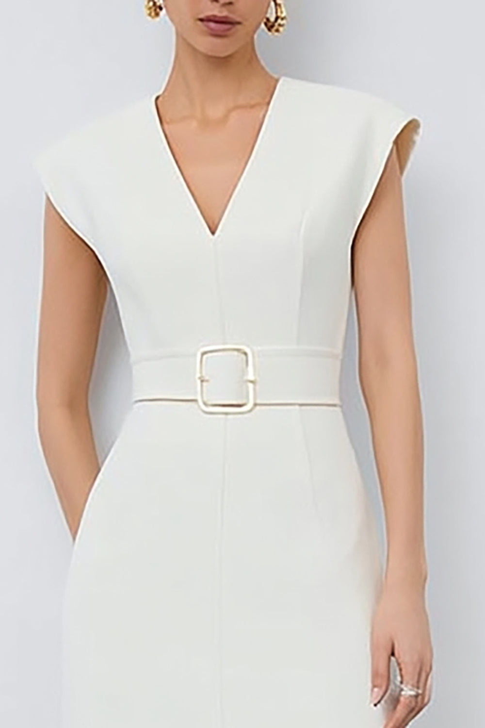 Robe de travail mi-longue fourreau en ivoire à col en V avec ceinture