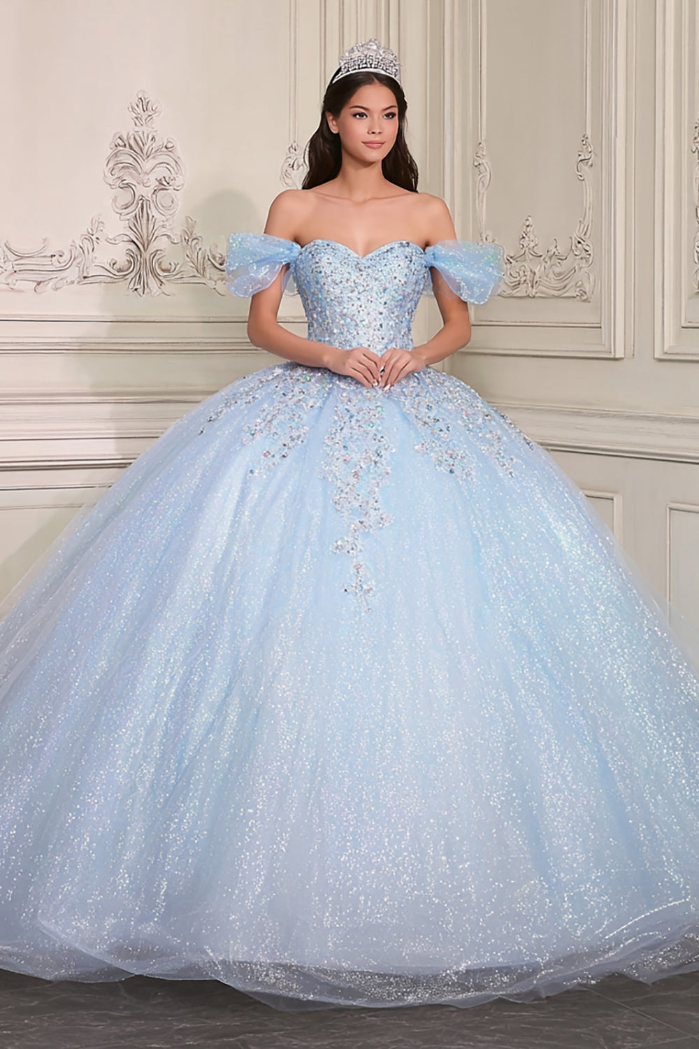 Vestido de Quinceañera con Appliqués y Escote Hombros Descubiertos