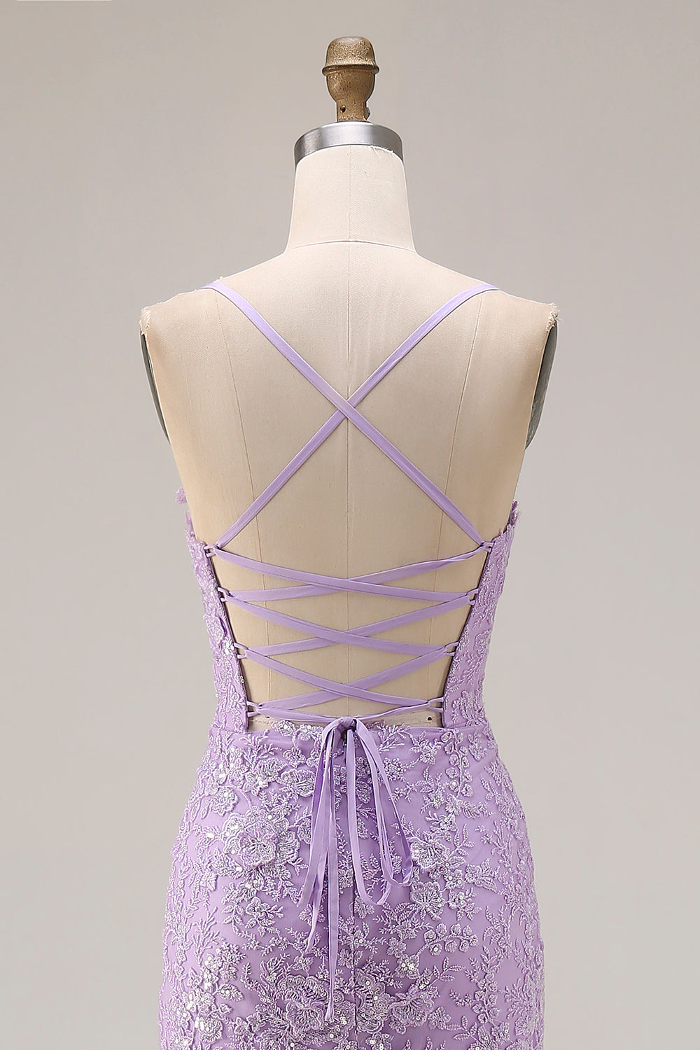 Robe de bal longue sirène violette à fines bretelles avec laçage au dos et fente à volants