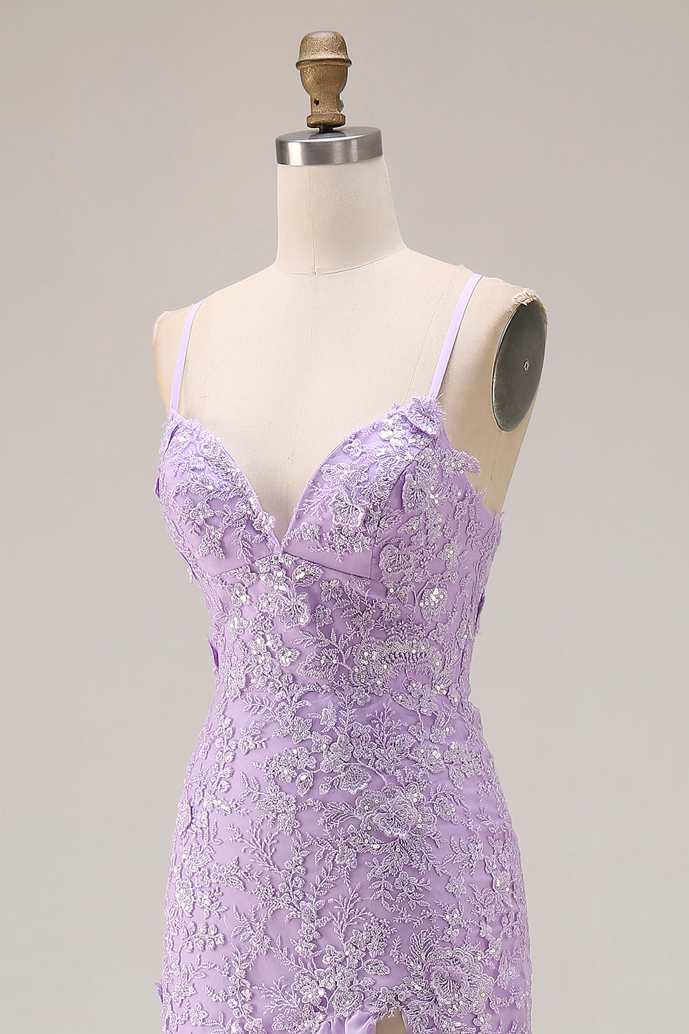 Robe de bal longue sirène violette à fines bretelles avec laçage au dos et fente à volants