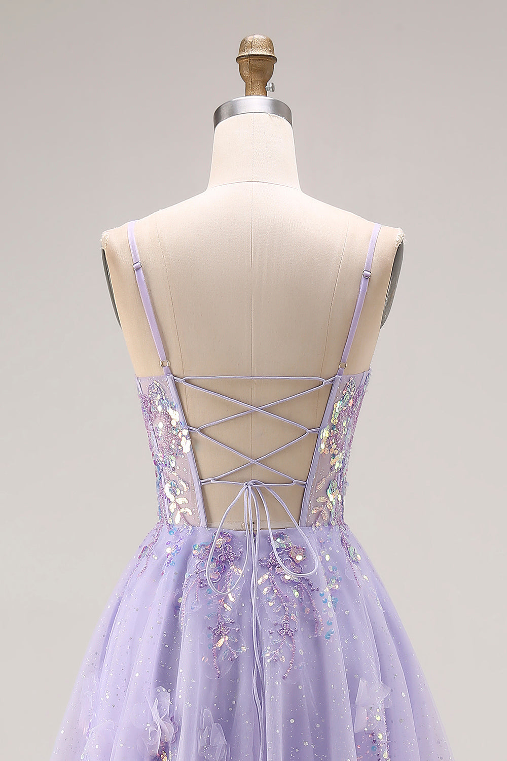 Robe longue de bal de promo trapèze violet clair à perles et paillettes, avec dos lacé et fente