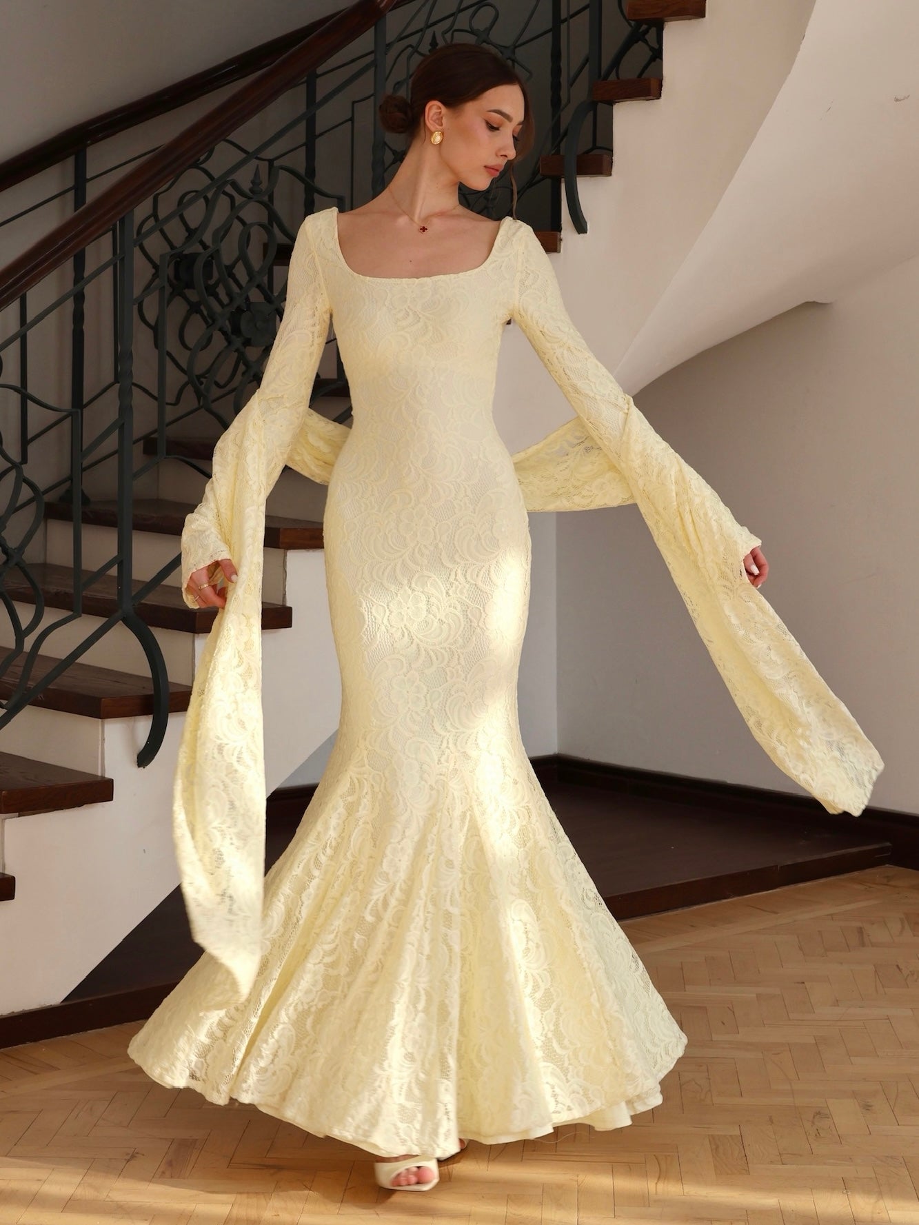Verano Muse™ Vestido Maxi de Encaje con Manga Acampanada y Pañuelo Removible | Silueta Sirena