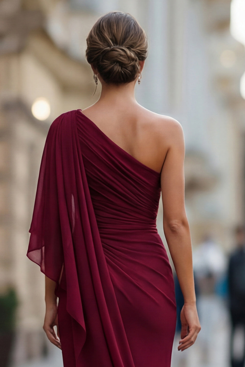 Robe de mère de la mariée sirène froncée en mousseline vert sauge à une épaule avec manche
