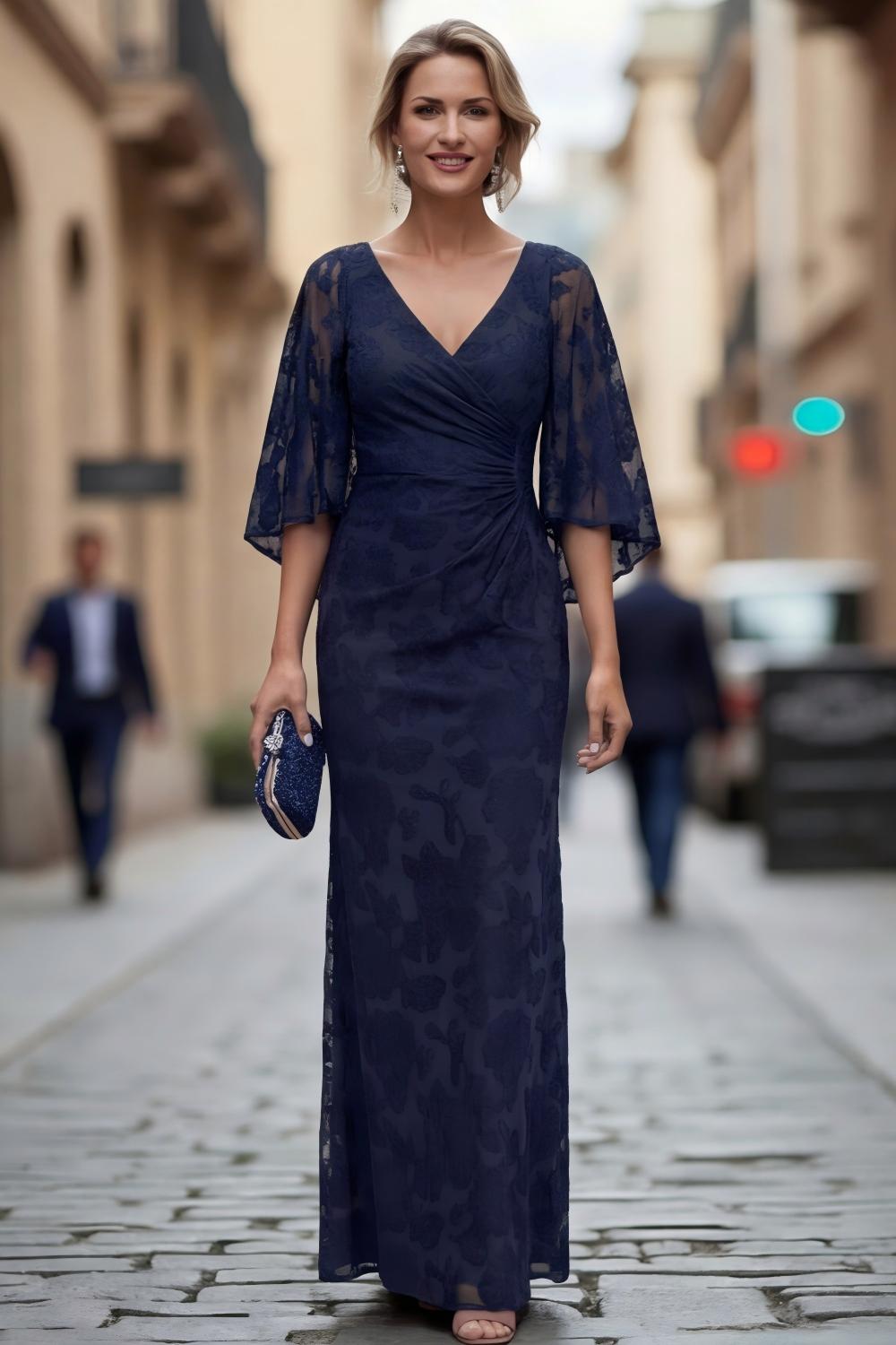 Robe fourreau drapée rouille en dentelle avec demi-manches pour la mère de la mariée
