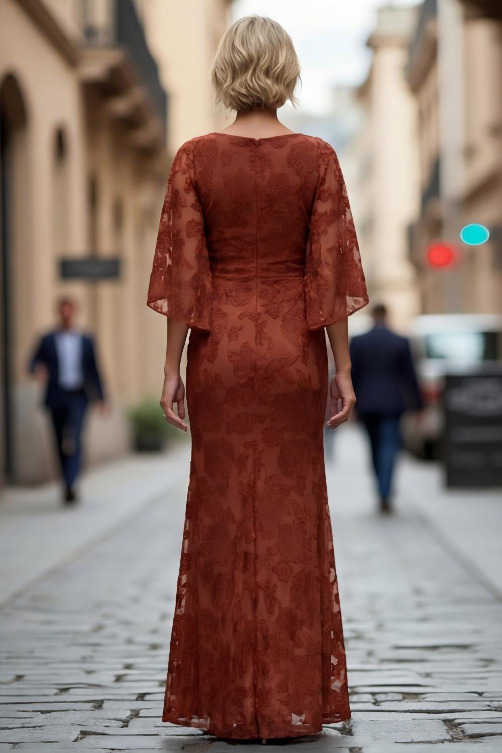 Robe fourreau drapée rouille en dentelle avec demi-manches pour la mère de la mariée
