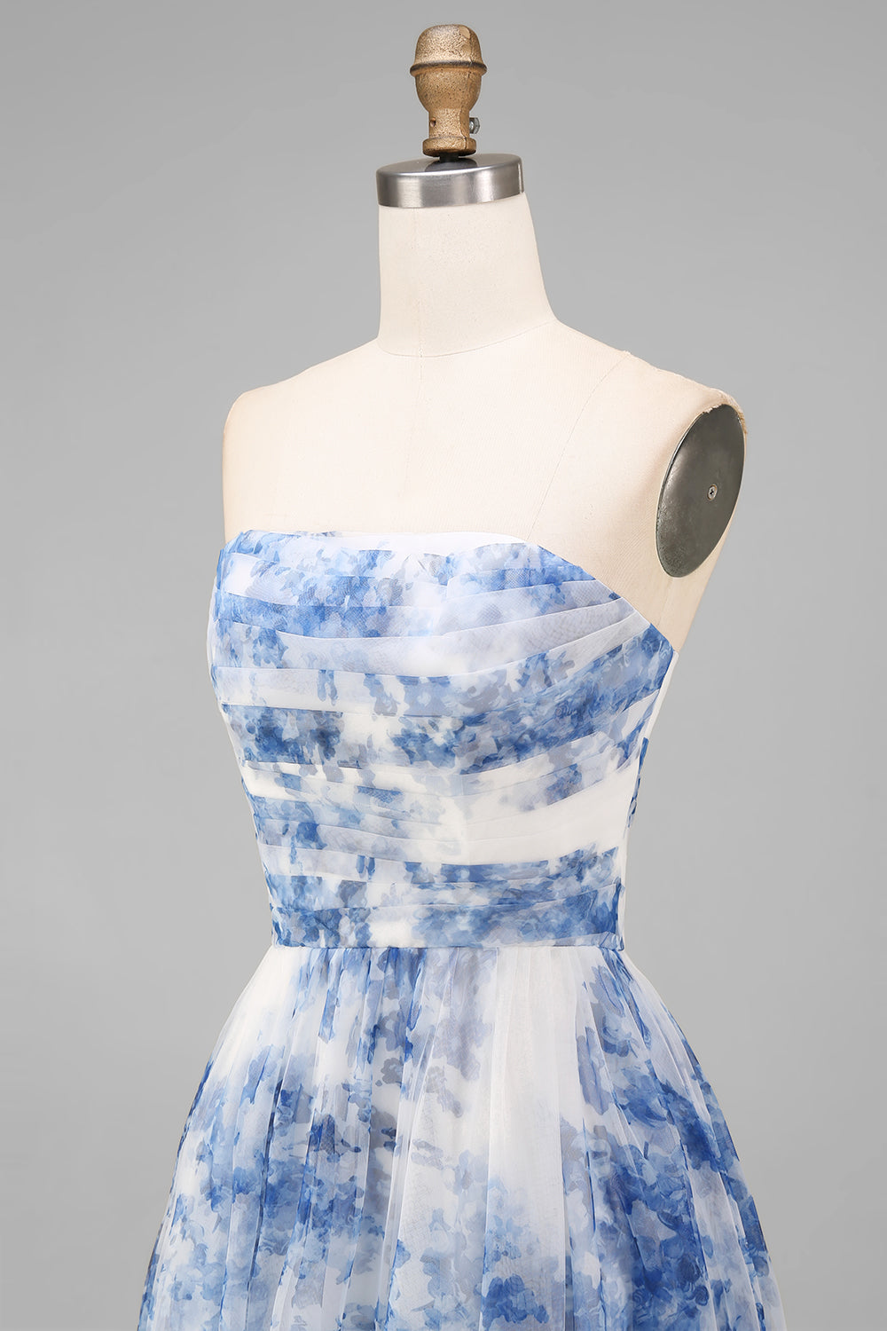 Robe midi bustier évasée, froncée, à fleurs blanches et bleues
