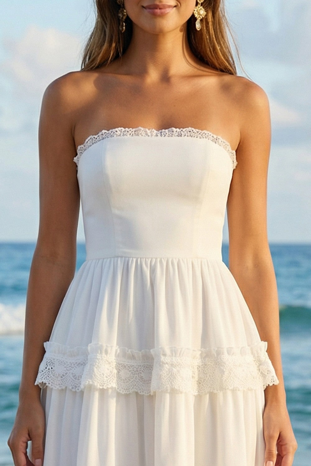 Vestido de novia largo sin tirantes color marfil estilo A con capas