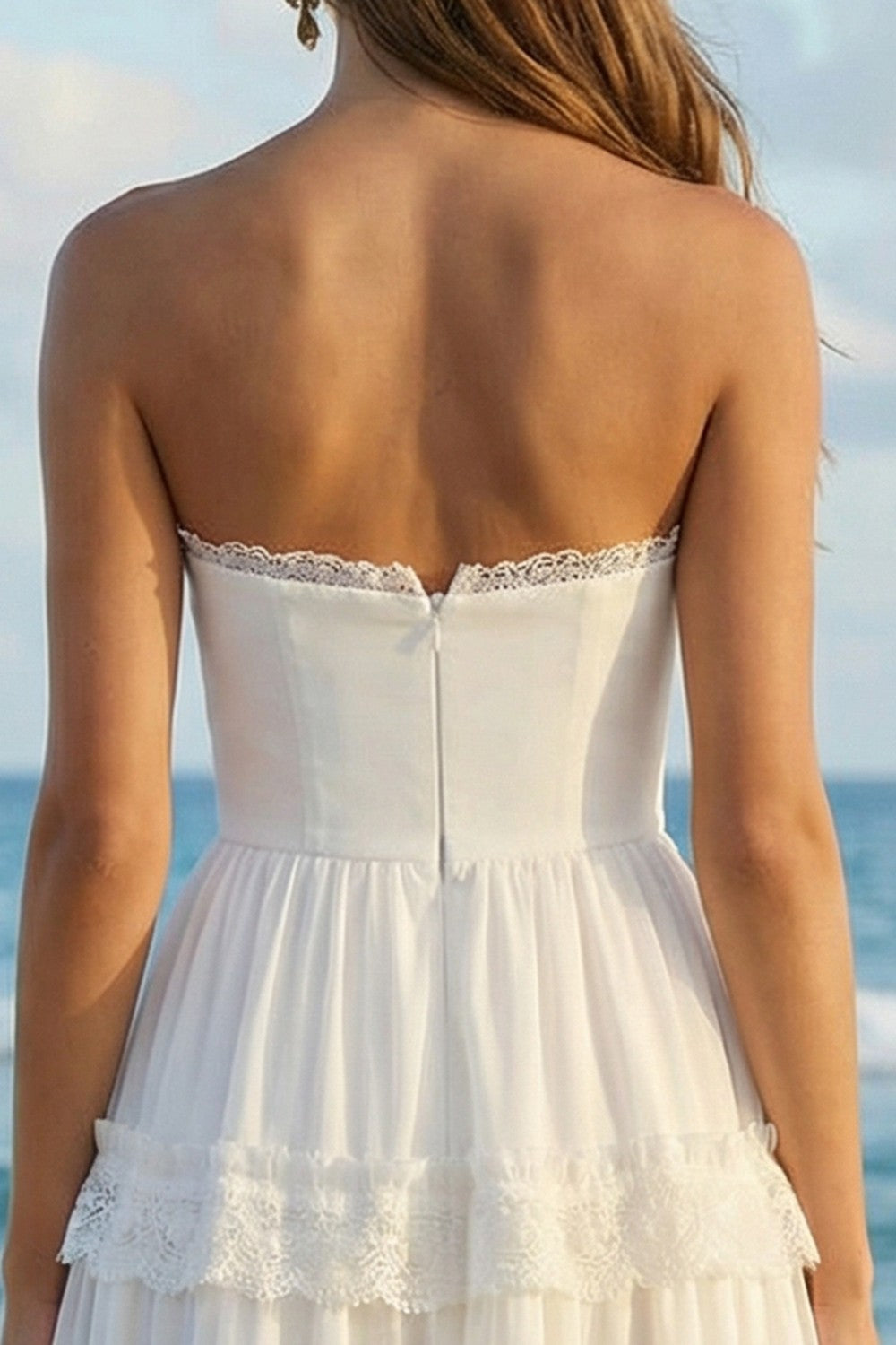 Vestido de novia largo sin tirantes color marfil estilo A con capas