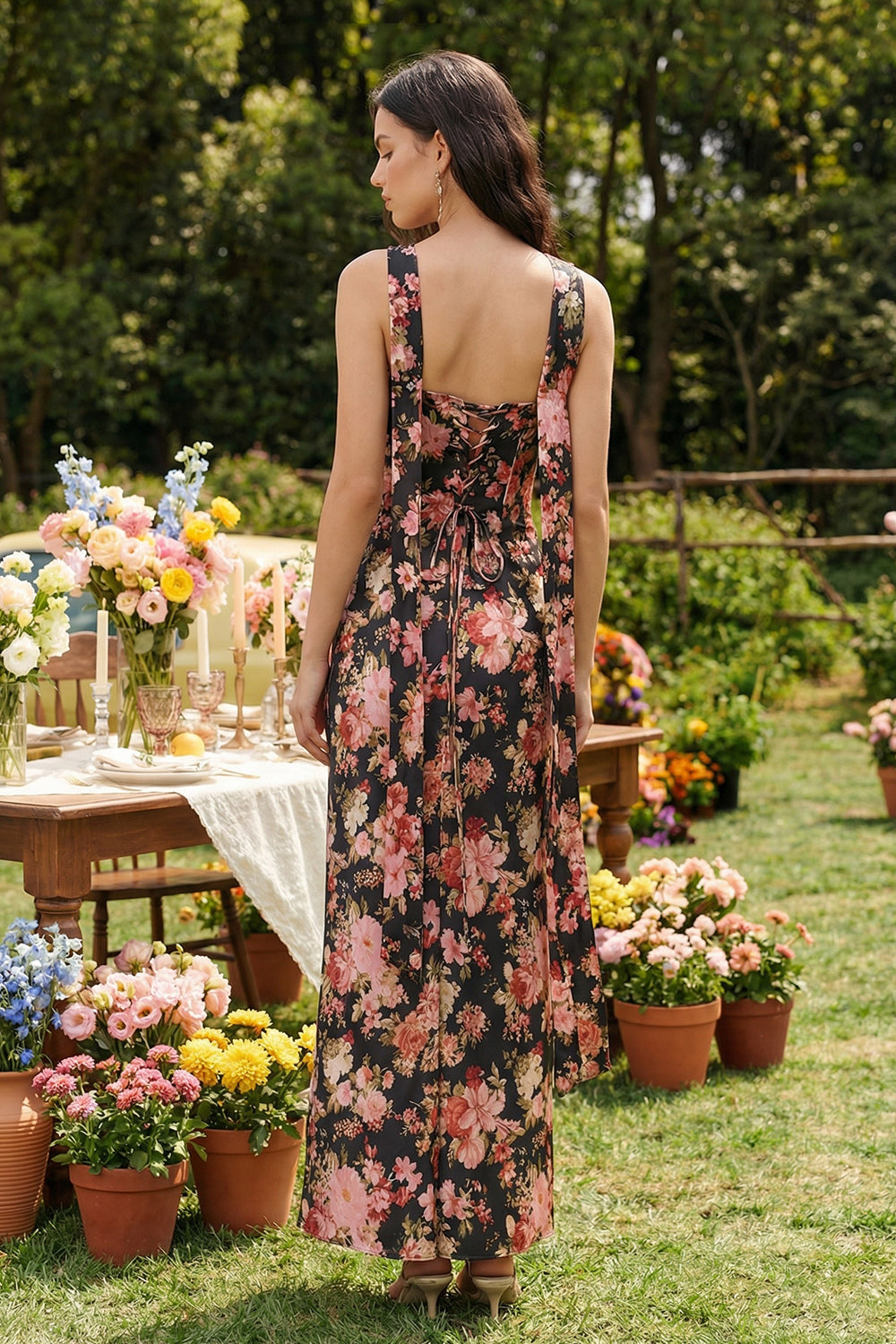 Robe fourreau midi en satin sans bretelles à fleurs Black Pink