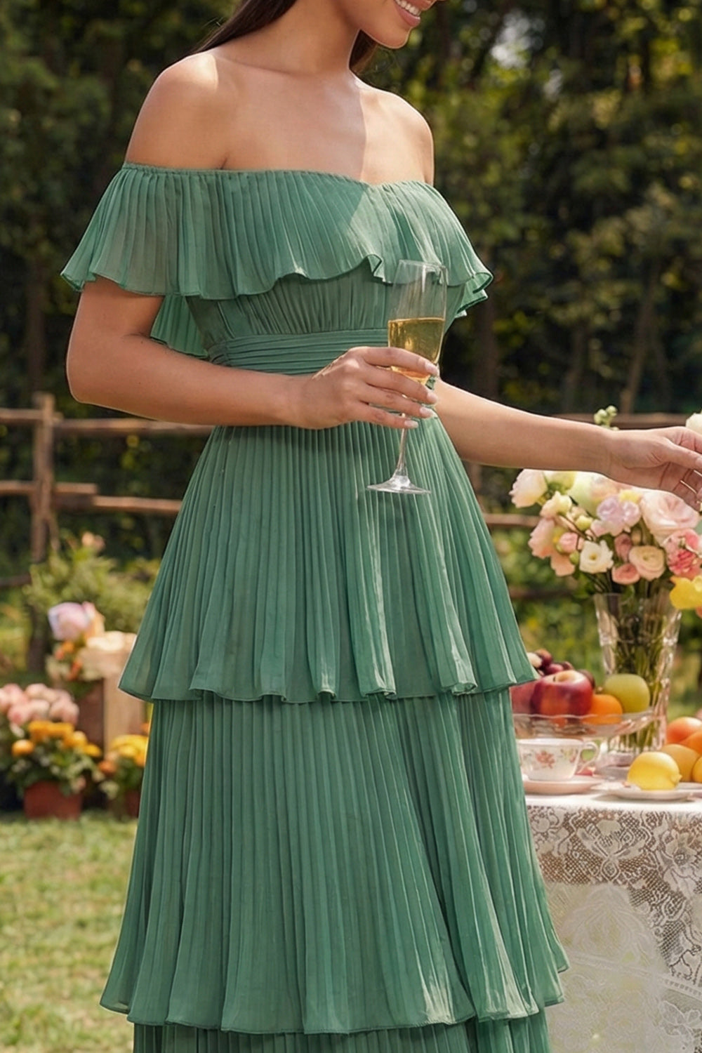 Robe midi trapèze plissée et étagée en mousseline eucalyptus à épaules dénudées