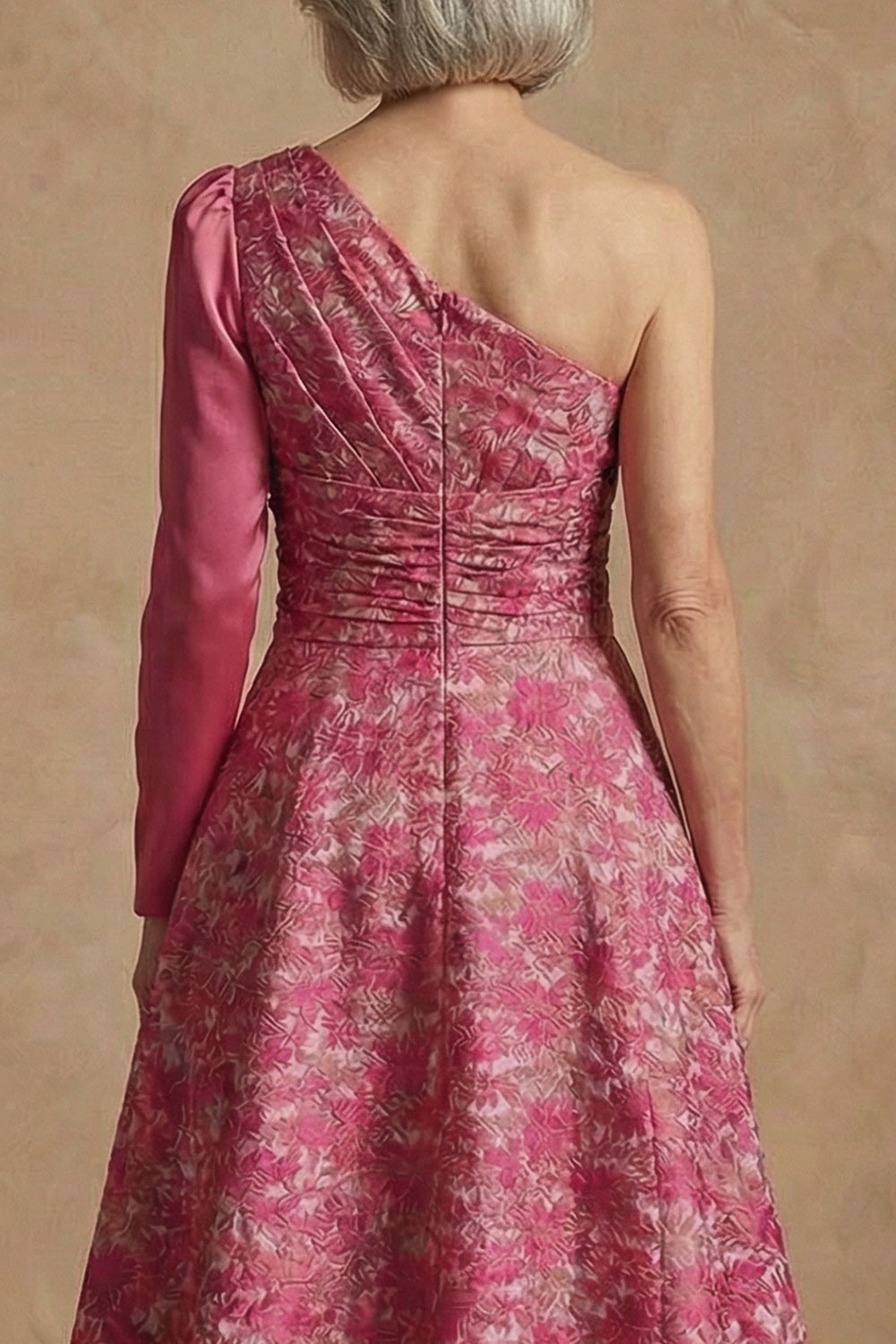 Robe longue de mère de la mariée fuchsia asymétrique à fleurs coupe trapèze