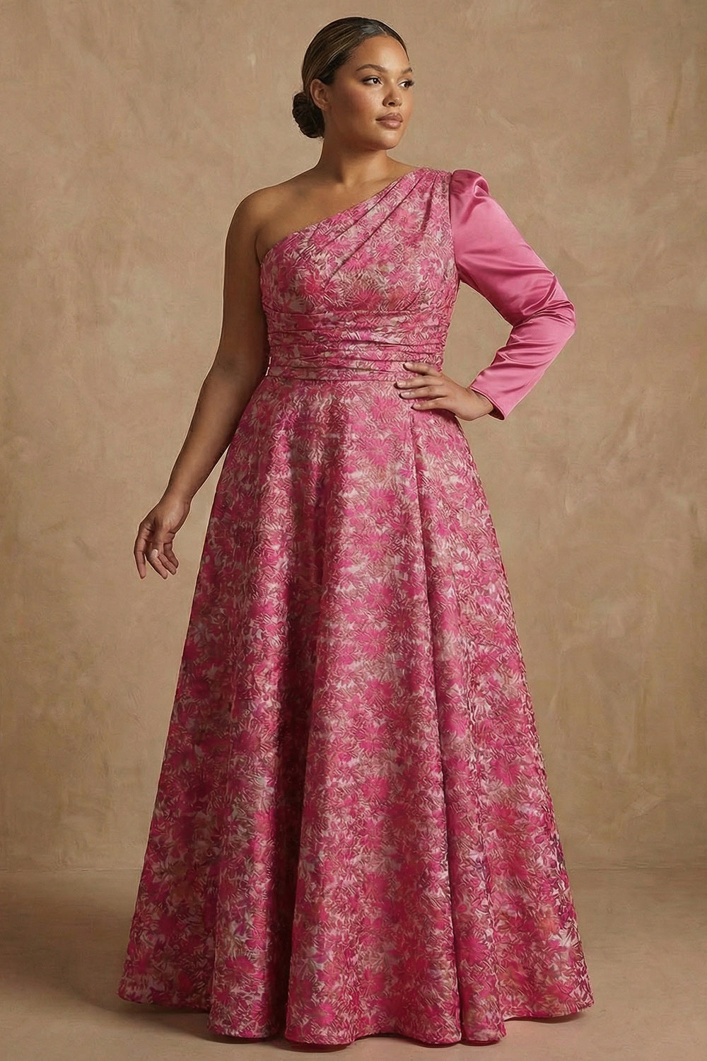 Robe longue de mère de la mariée fuchsia asymétrique à fleurs coupe trapèze