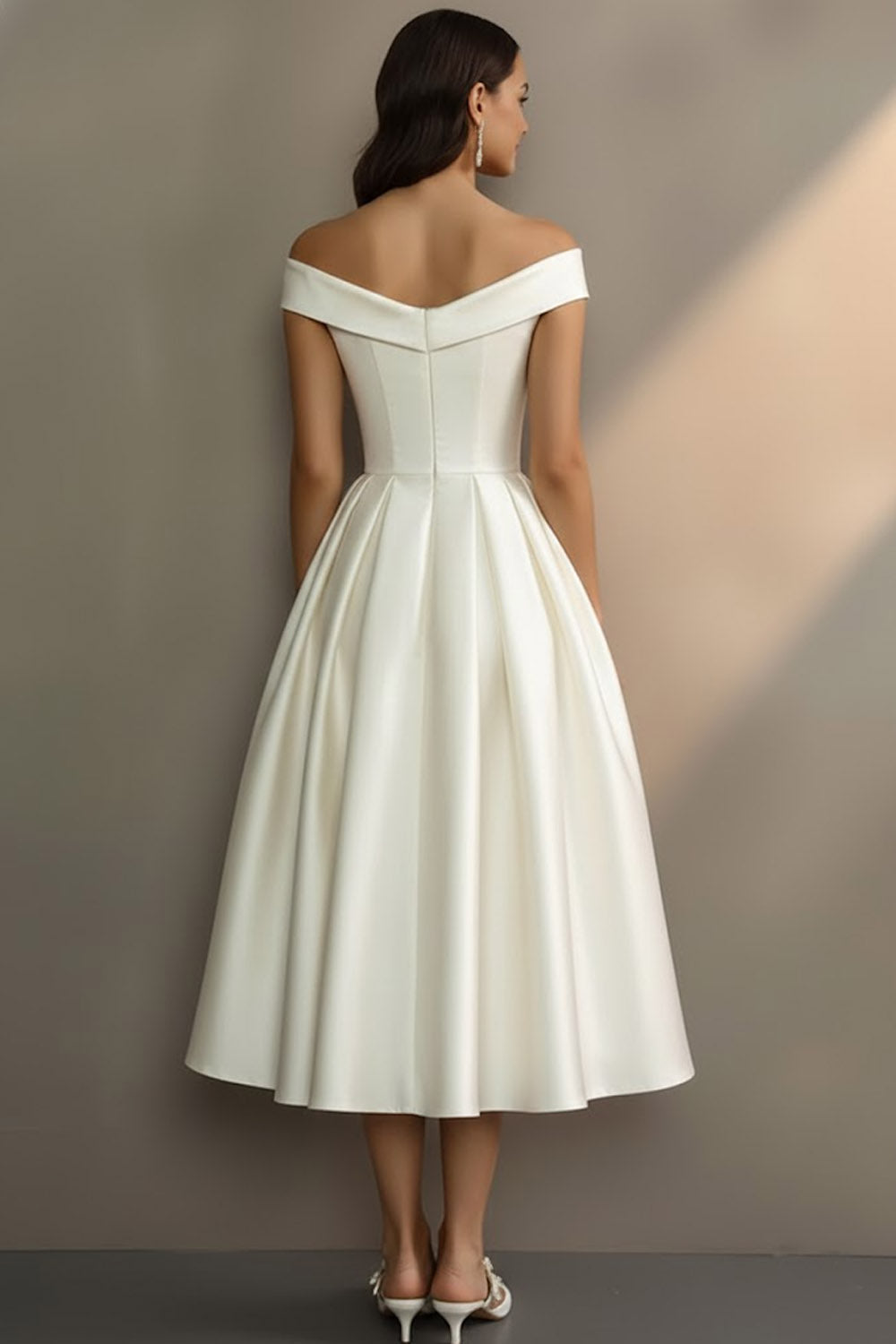 Robe de fiançailles midi trapèze blanche à épaules dénudées