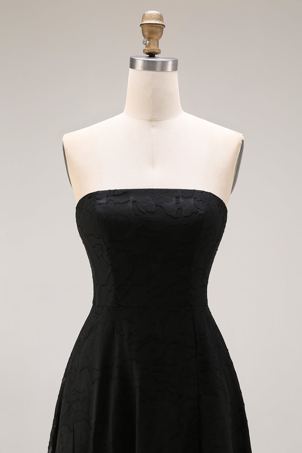 Robe longue de soirée noire sans bretelles coupe trapèze avec fermeture éclair au dos
