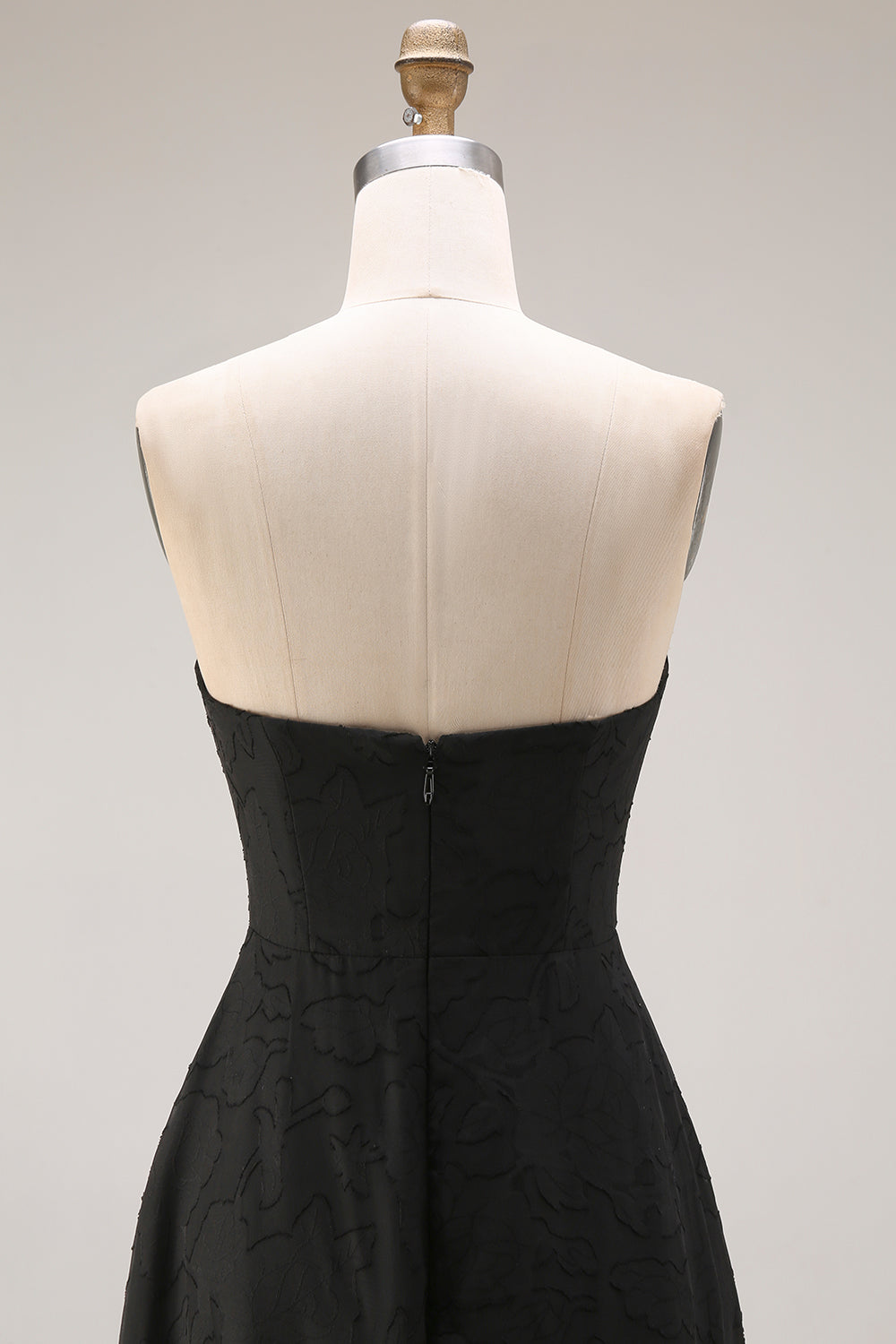 Robe longue de soirée noire sans bretelles coupe trapèze avec fermeture éclair au dos