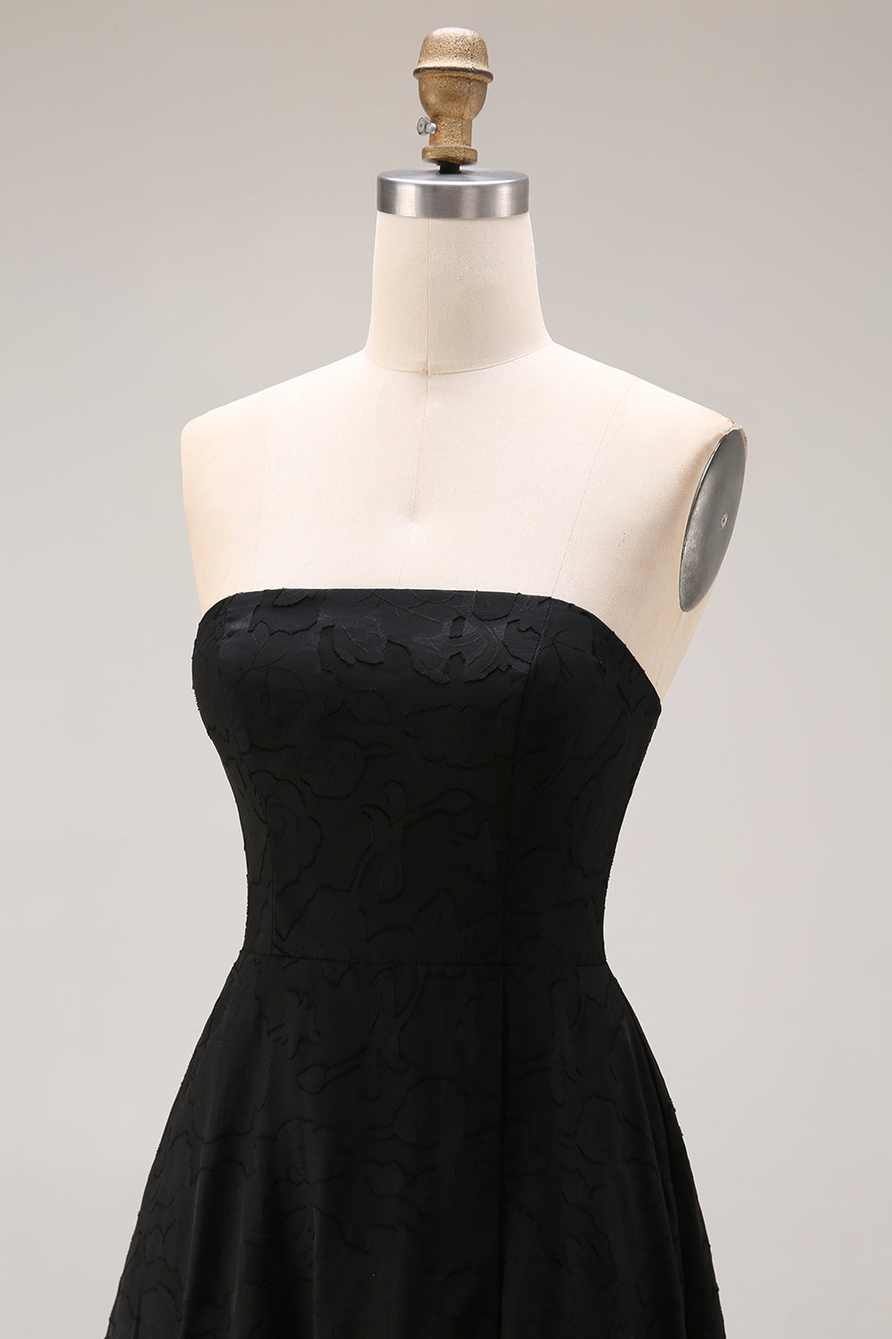 Robe longue de soirée noire sans bretelles coupe trapèze avec fermeture éclair au dos