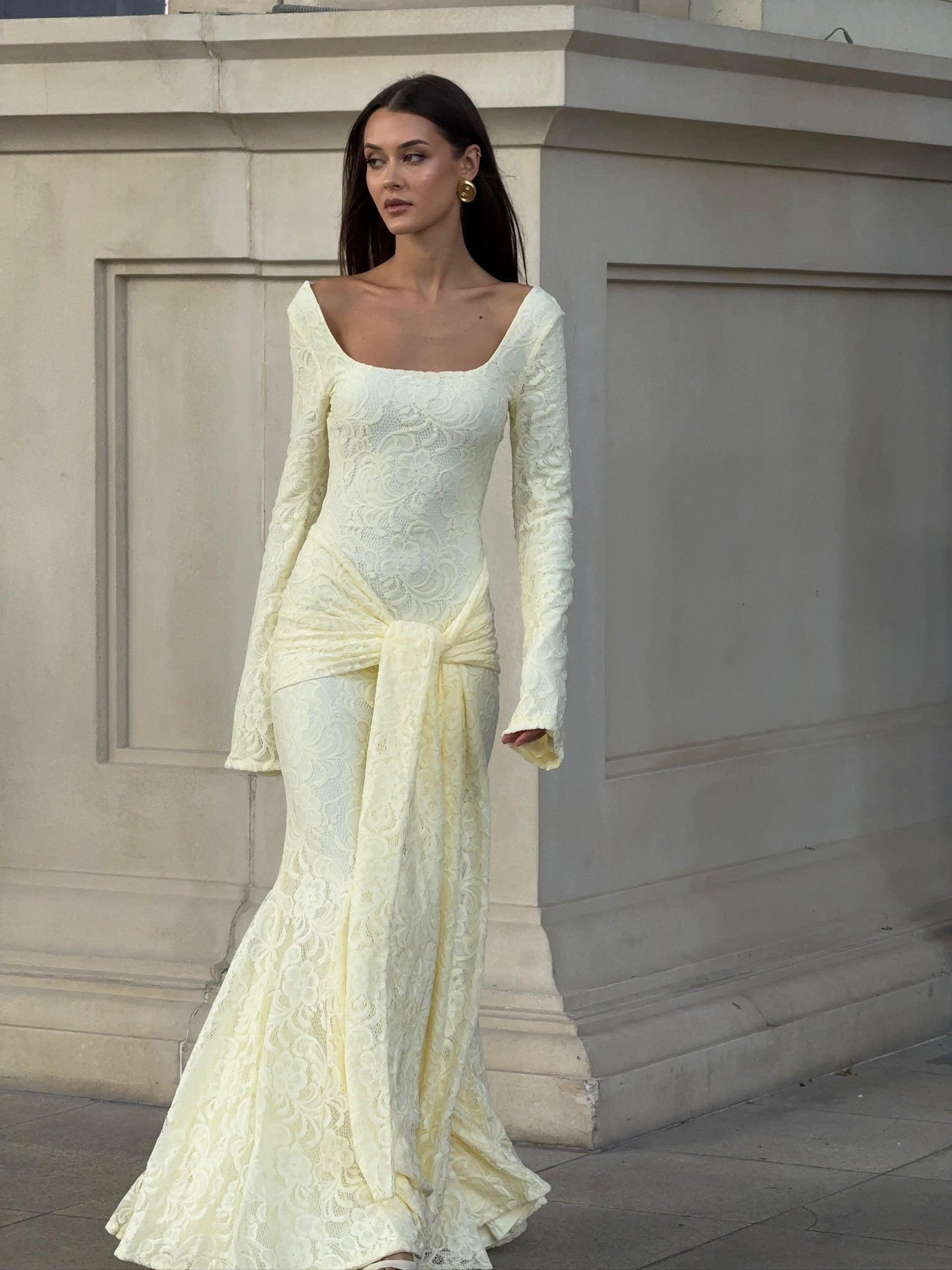Verano Muse™ Vestido Maxi de Encaje con Manga Acampanada y Pañuelo Removible | Silueta Sirena